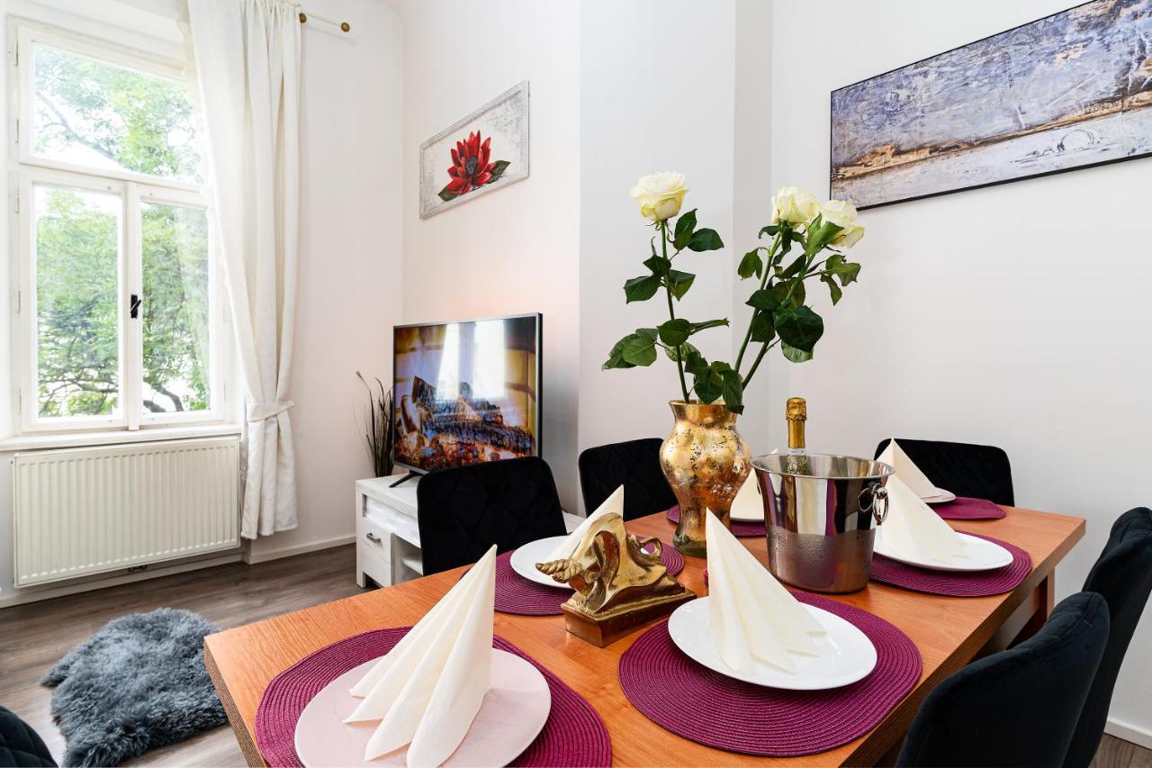 Emperors Elegance Suite Praha Bagian luar foto