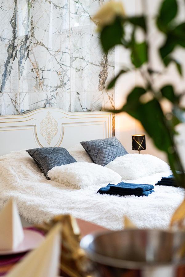 Emperors Elegance Suite Praha Bagian luar foto