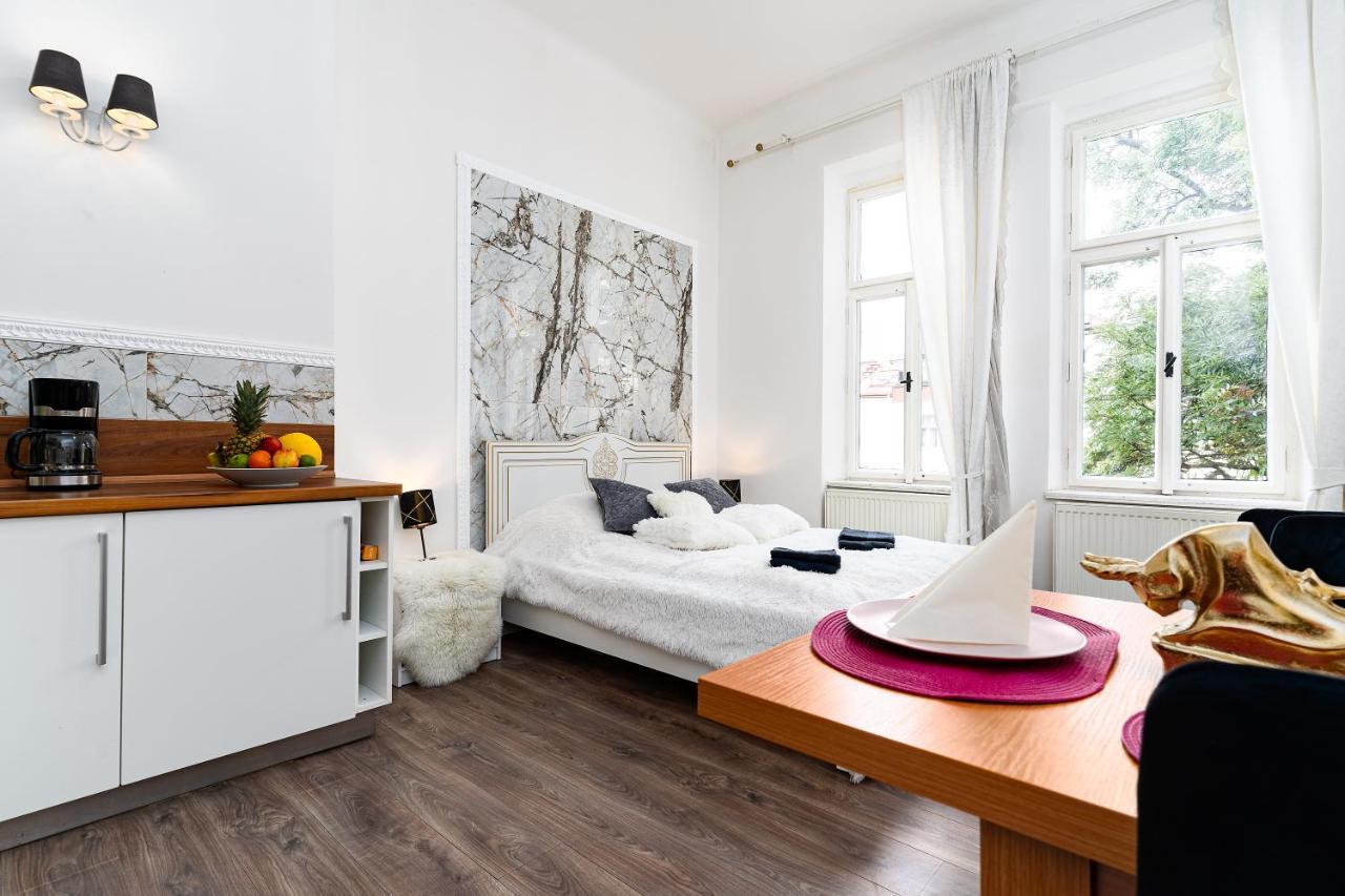 Emperors Elegance Suite Praha Bagian luar foto